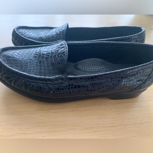 SAS - Women’s Shoes - Picture 2 of 5